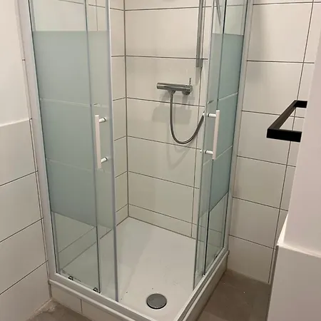 民宿 Monteurwohnung In Frisch Saniert, Zimmer Betten